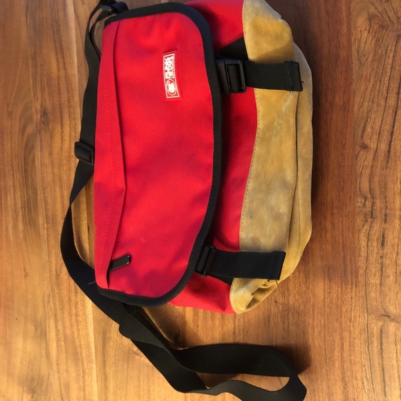 New Messenger Bag. Adjustable straps. Zipper top. - Picture 3 of 5